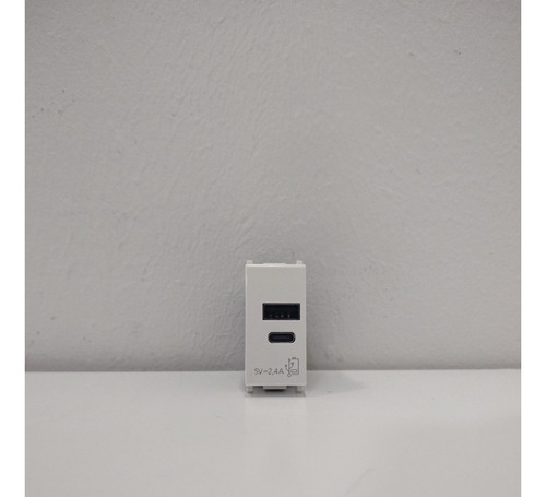 Taco Usb + Tipo A+c 1m Blanco Plana, Vimar (cod.2654)