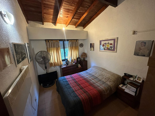 Chalet Con Piscina En Barrio De Vicenzo Grande