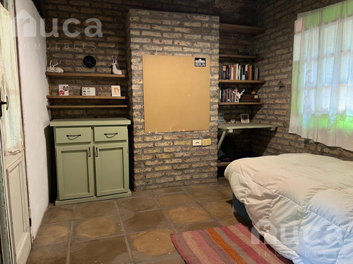 Venta | Pintoresca Casa Rustica De 4 Dorm C/jardin | Barrio Residencial La Bota