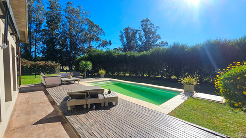 En Venta. Casa De 4 Ambientes Con Quincho Y Pileta. Haras Del Mar. Santa Clara Del Mar.