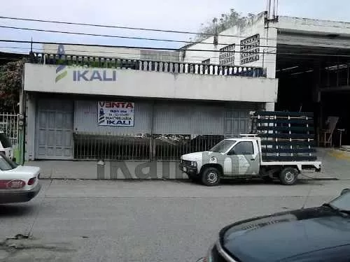 Edificio Venta Poza Rica Veracruz Col. Lázaro Cárdenas 2 Deptos. 6 Habitaciones, Se Encuentra Ubicado En El Bulevar Adolfo Ruiz Cortines # 2605 De La Colonia Lázaro Cárdenas, Consta De 2 Departamento