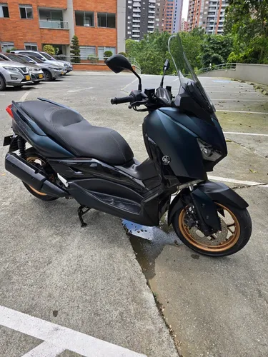 Yamaha X-max 300 / Modelo 2023