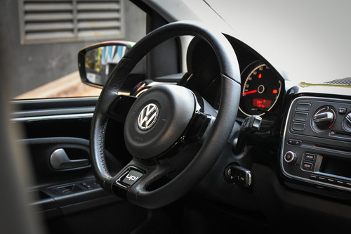 Volkswagen Up! 1.0 Black Up! 75cv