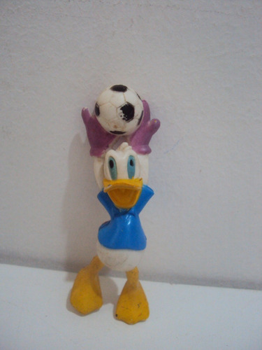 Boneco Miniatura Do Pato Donald Com Uma Bola Disney 8cm