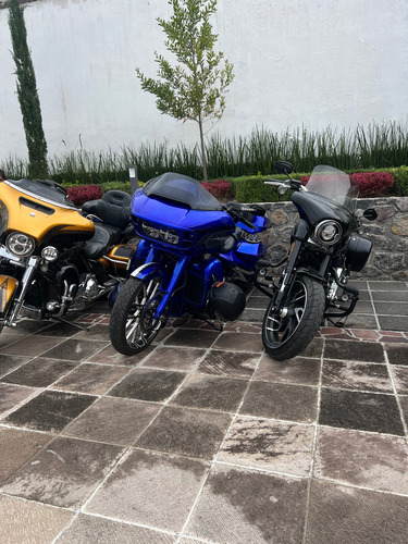 Road Glide Special Customizada Azul Cobalto