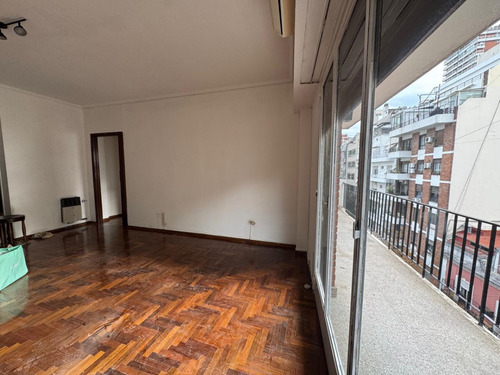 3 Ambientes Piso Alto En Excelente Estado, Baño Y Pisos A Nuevo.