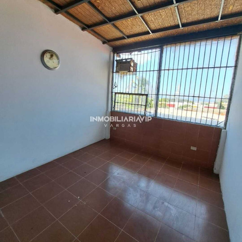 Te Ofrecemos En Venta Edificio De Tres Plantas Ubicado En Maiquetia - Calle Los Baños - Estado La Guaira. Ref 005 - 601