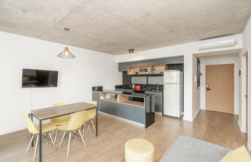 Venta De 2 Ambientes Al Frente Con Balcon En Palermo