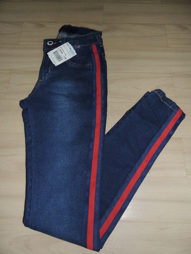 calça jeans preta com listra lateral