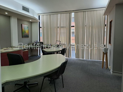 Bella Oficina En Venta Amoblada Zona Centro Calle Rivas Maracay 25-17456 Hc