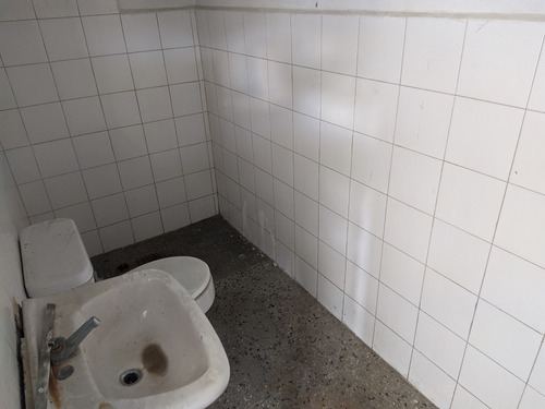 Imagen 2 de 9 de Se Alquila Galpon/deposito 200m2 El Llanito 3267