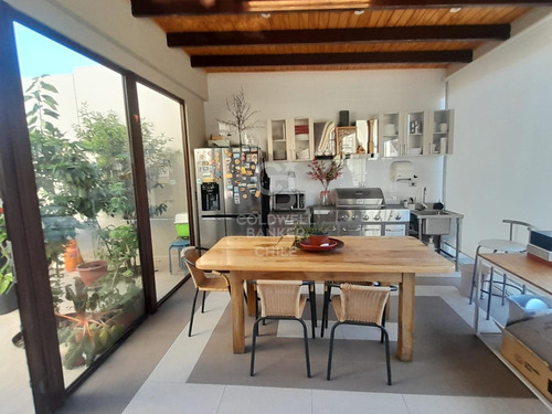 Cálida Casa Con Vista Panorámica En Condominio Seguro