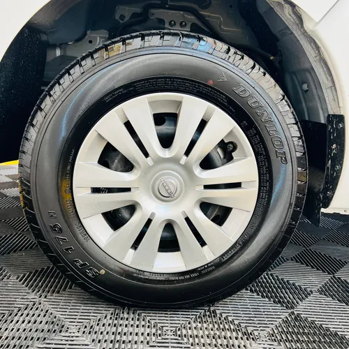Nissan Urvan 2.5 15 Pas Amplia Aa Mt