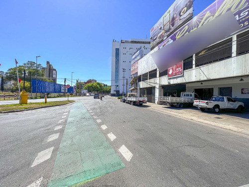 Mega Local En El Cruce Alberdi Con 1340m²