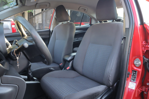 Toyota Yaris 1.5 Core Sedan Mt