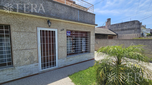 Venta De Casa De 5 Ambientes Con Cochera Y Quincho En Wilde