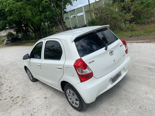 Toyota Etios 1.3 Hatch Completo 2014