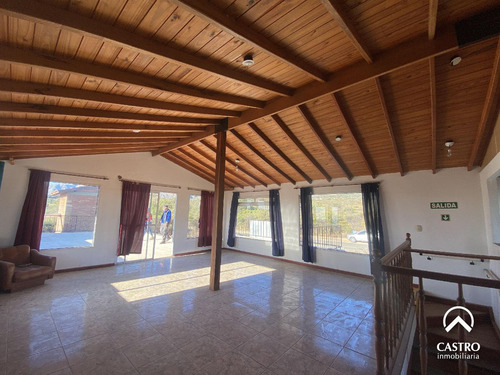 Hotel Sobre Los Mandarinos, Carpintería.