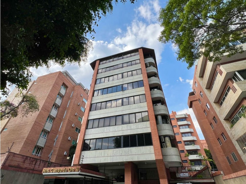 En Alquiler Apartamento En Campo Alegre. Chacao - Caracas