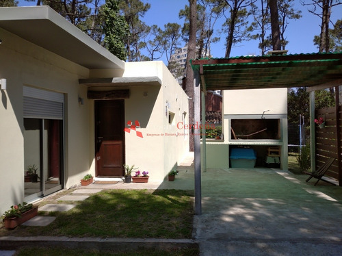 Casa En San Rafael, Punta Del Este, A Pocas Cuadras Del Mar- Ref: 1559