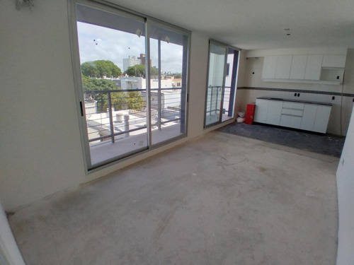 Un Dormitorio En Venta. Vistas Abiertas