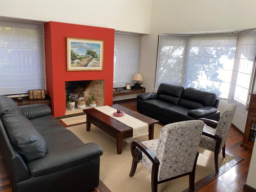 Gran Casa En Lomas De La Tahona