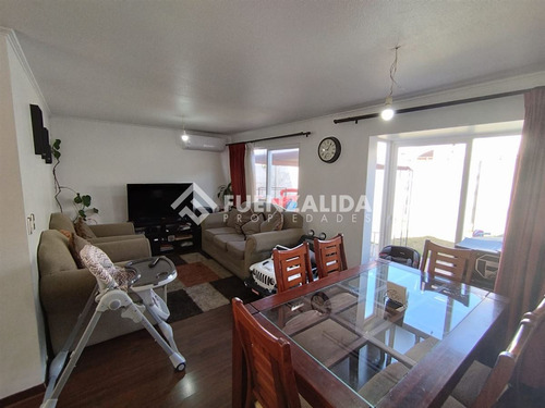 En Venta Nos Casa Aislada En Cond. 3d 3b Piscina En Gc
