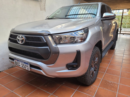 Toyota Hilux Sr 4x2 2.7 nafta