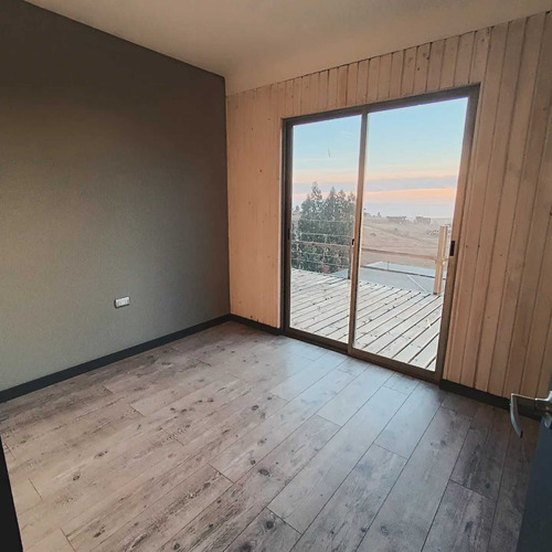 Amplia Casa En Arriendo Con Vista Al Mar (32417)