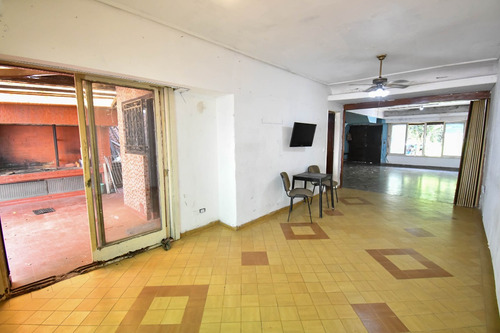 Terreno 1800 M² Cons (22.8 M Pb + 7pisos + 2retiros) / Casa En Venta - Boedo