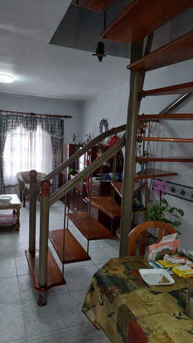 Imagen 4 de 16 de Duplex 3 Ambientes. Con Cochera Y Patio Con Parrilla. Se Escuchan Ofertas. Muy Buena Ubicación