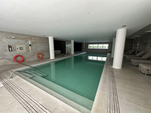 Venta Con Renta Apartamento 2 Dormitorios En Edificio Joy. Garage