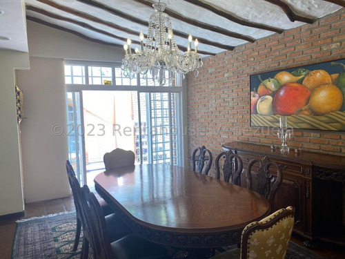 Extraordinario Townhouse De 3 Niveles Ubicado En Conjunto Cerrado Comodidad Perfecta Para La Familia. Está En La Alameda