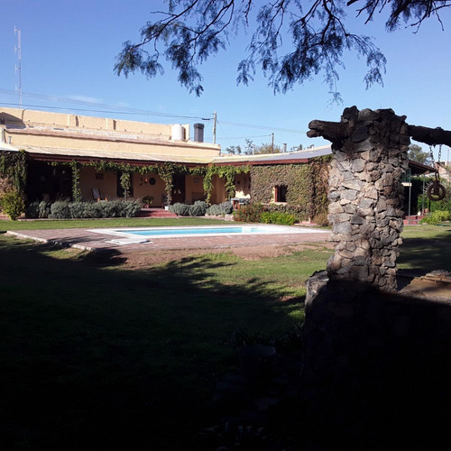 Casa En Venta - 4 Dormitorios 2 Baños - Cocheras - 2.187mts2 - San Pedro, Córdoba