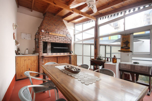 Casa Con Terraza Y Cochera En Parque Avellaneda