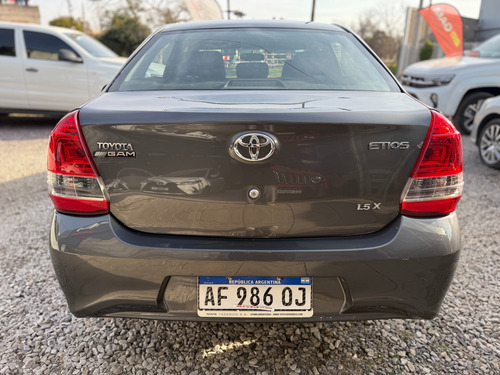 Toyota Etios 1.5 Sedan X