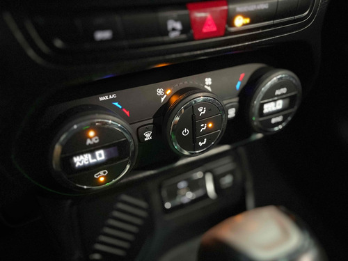 Jeep Renegade 1.8 16V FLEX LONGITUDE 4P AUTOMÁTICO