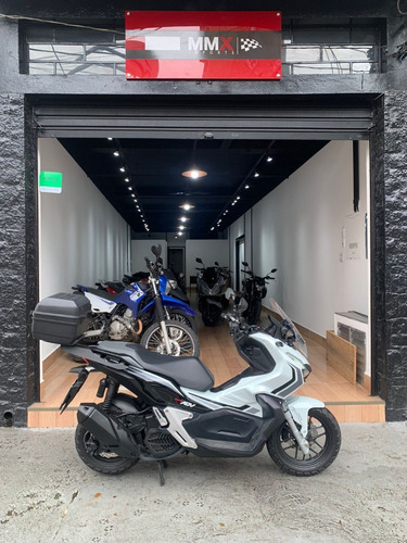 Imagem 1 de 8 de Honda Adv