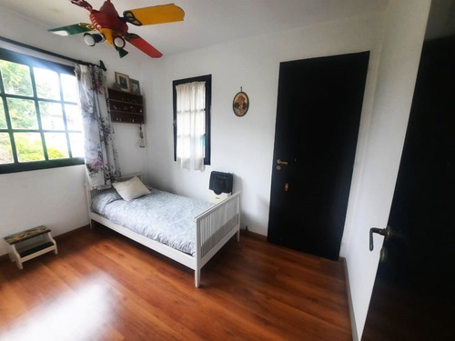 Ubicado En El Exclusivo Barrio Cerrado La Arboleda De Don Torcuato. Lindisima Casa Con 4 Dormitorios. Gran Lote De 920m2. Pileta. Muy Buen Estado.