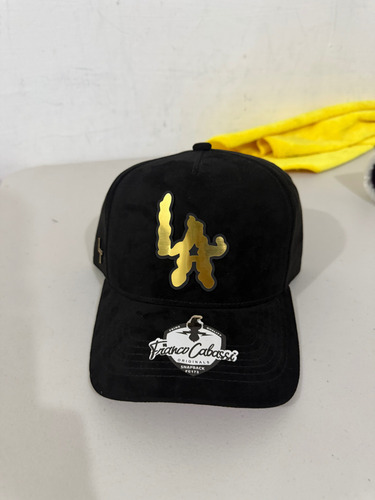 Gorra La Nubes Placa Gold Premium Snapback Rg Caps Negro Ajustable
