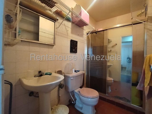 Valeria Chong Apartamento Venta Para Remodelar A Tu Gusto Barquisimeto Lara Zona Este El Parque Residencial Economico Codigo Inmobiliaria Rent-a-house 25-24629