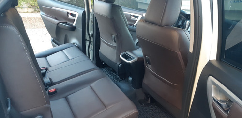 Imagen 3 de 11 de Toyota Sw4 2.8 Srx 177cv 4x4 7as At