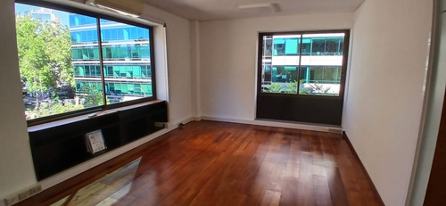 Excelente Oficina De 168m2 Habilitada En Arriendo