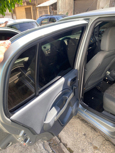 Fiat Uno 1.0 Vivace Celeb. Flex 5P