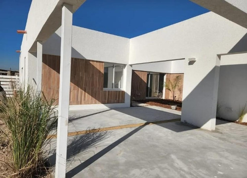 Imagen 3 de 17 de Venta De Casa San Sebastián Área 5