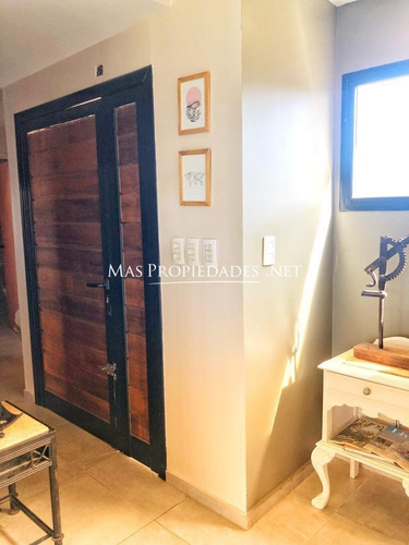 Imagen 3 de 18 de Moderna Casa En Gonnet
