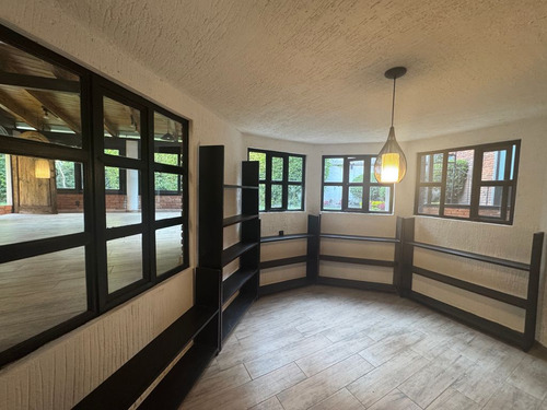 Casa En Venta De 1 Piso En Residencial La Virgen, Metepec, En Frente Del Parque Bicentenario
