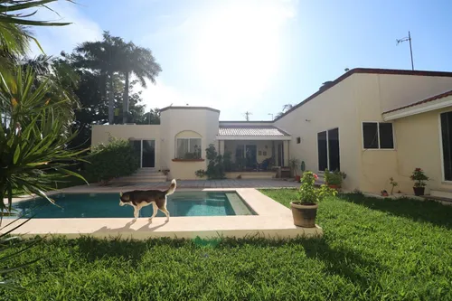 Residencia Con Paneles Solares, En Venta, En Temozón Norte