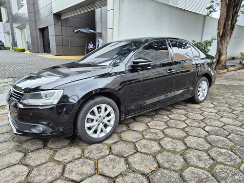 Volkswagen Jetta 2.0 Comfortline Flex 4p Automática