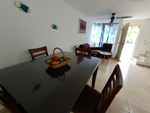 Excelente Casa En Los Arcos De 3 Recamaras R.a